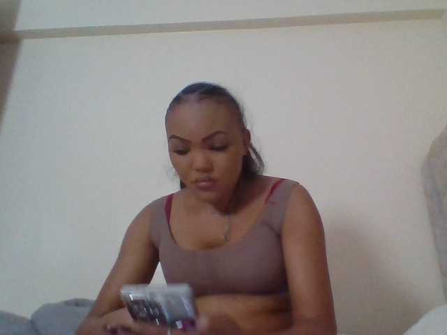 Beautystar12 live cam on BongaCams