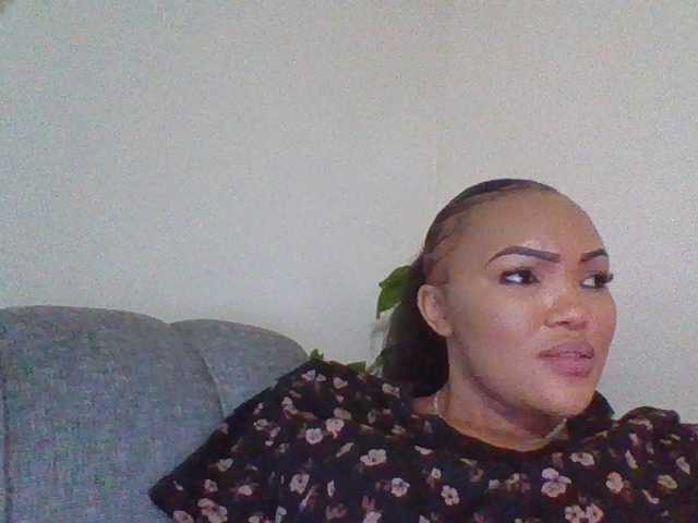 Beautystar12 live cam on BongaCams