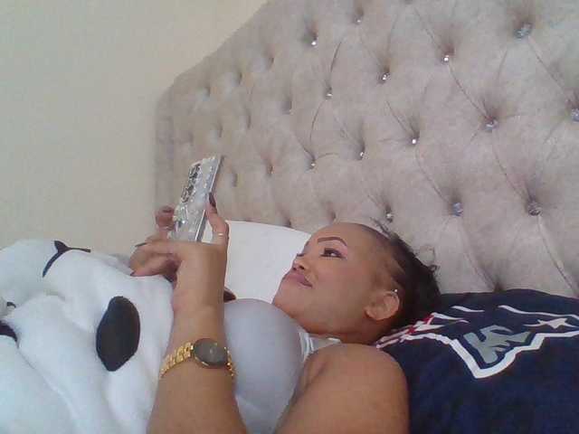 Beautystar12 live cam on BongaCams