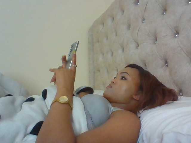 Beautystar12 live cam on BongaCams