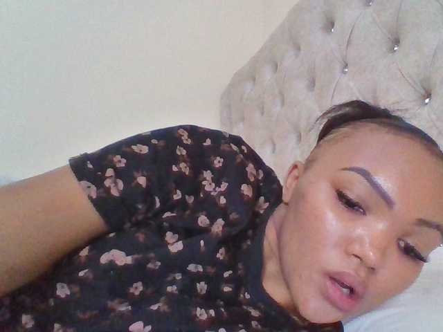 Beautystar12 live cam on BongaCams