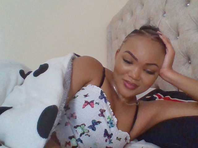 Beautystar12 live cam on BongaCams