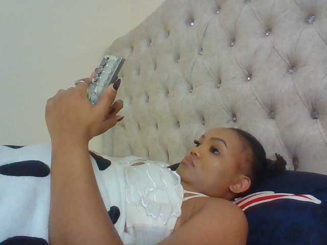 Beautystar12 live cam on BongaCams