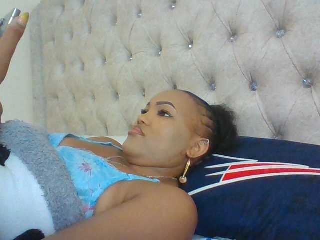 Beautystar12 live cam on BongaCams