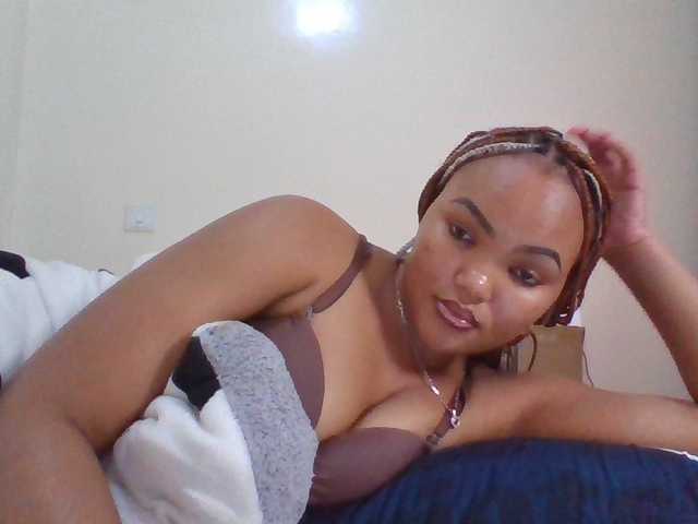 Beautystar12 live cam on BongaCams