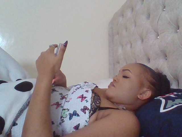 Beautystar12 live cam on BongaCams