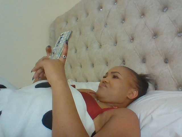 Beautystar12 live cam on BongaCams