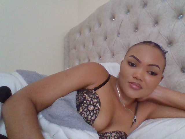 Beautystar12 live cam on BongaCams