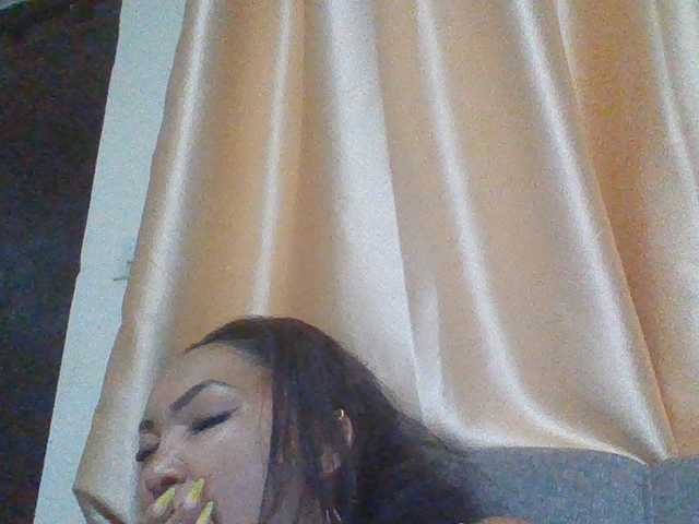 Beautystar12 live cam on BongaCams