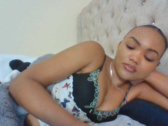 Beautystar12 live cam on BongaCams