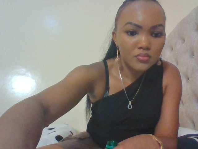 Beautystar12 live cam on BongaCams
