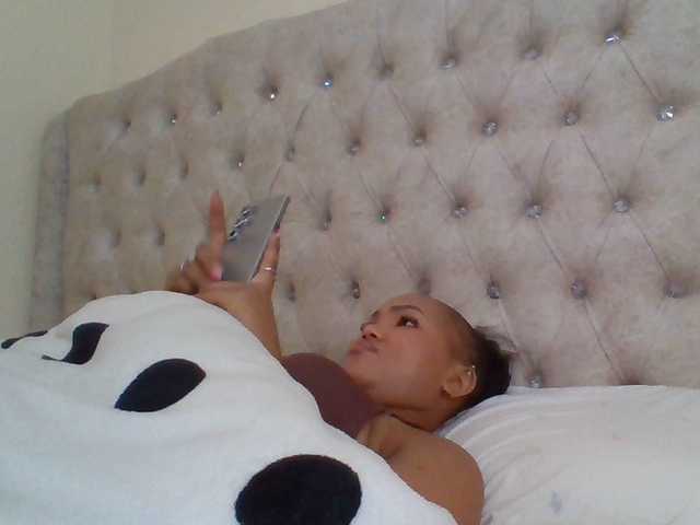 Beautystar12 live cam on BongaCams