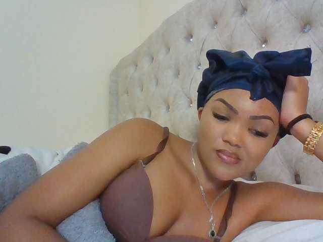 Beautystar12 live cam on BongaCams