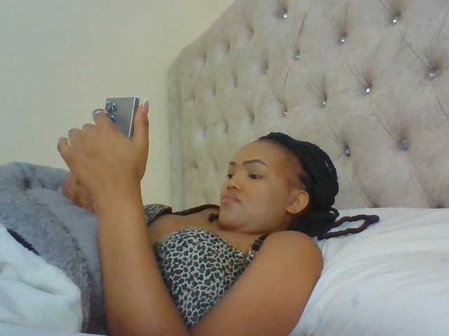 Beautystar12 live cam on BongaCams