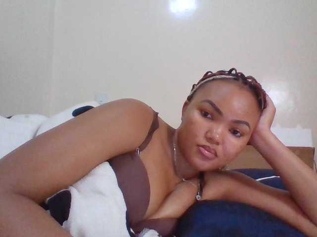 Beautystar12 live cam on BongaCams