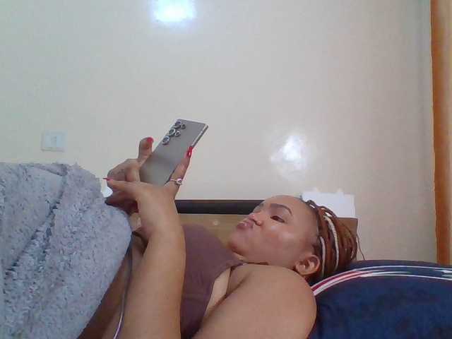 Beautystar12 live cam on BongaCams