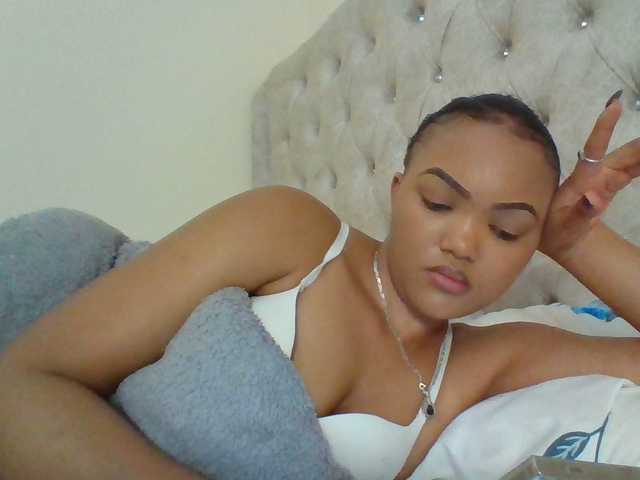 Beautystar12 live cam on BongaCams