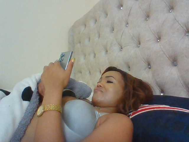 Beautystar12 live cam on BongaCams