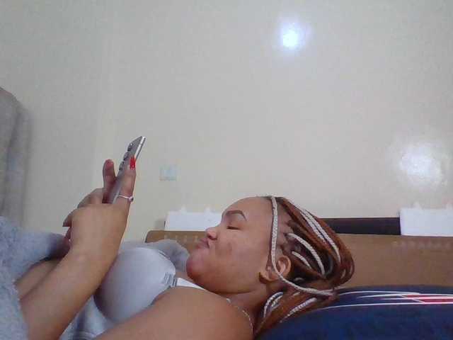 Beautystar12 live cam on BongaCams