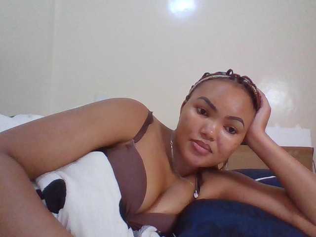 Beautystar12 live cam on BongaCams