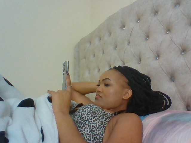 Beautystar12 live cam on BongaCams