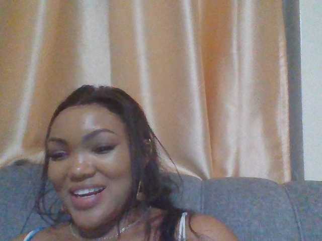 Beautystar12 live cam on BongaCams
