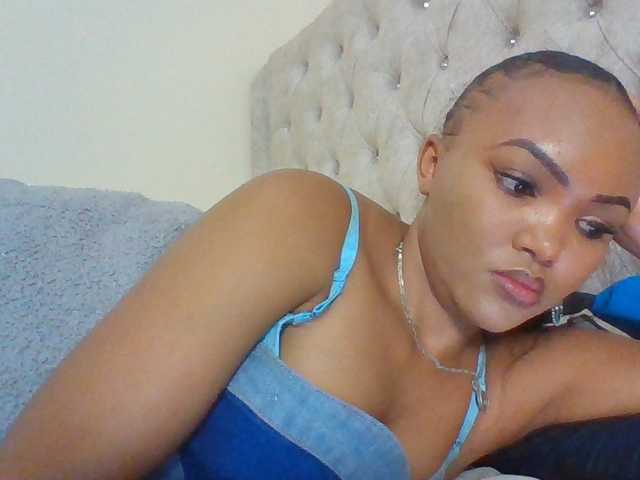 Beautystar12 live cam on BongaCams