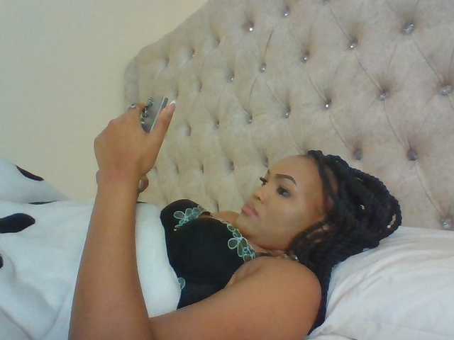 Beautystar12 live cam on BongaCams