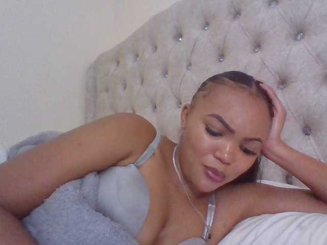 Beautystar12 live cam on BongaCams