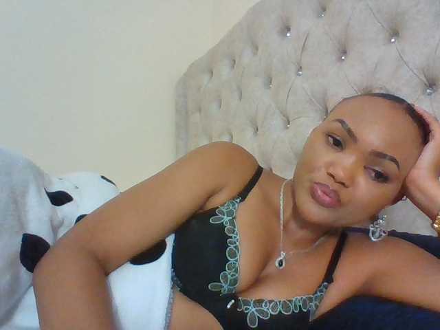 Beautystar12 live cam on BongaCams