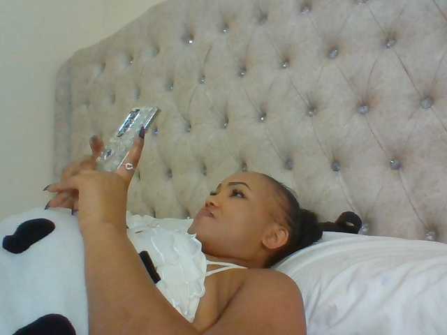 Beautystar12 live cam on BongaCams