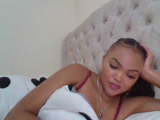 Beautystar12 live cam on BongaCams