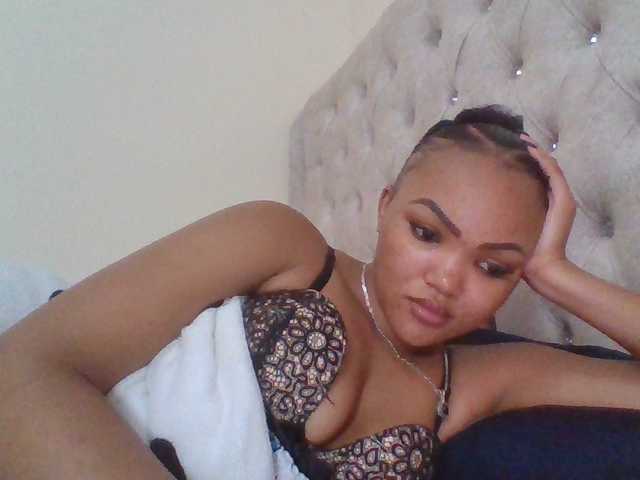 Beautystar12 live cam on BongaCams