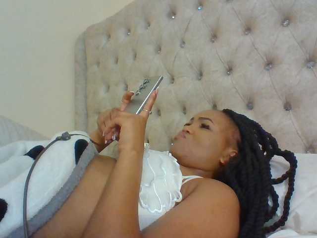Beautystar12 live cam on BongaCams