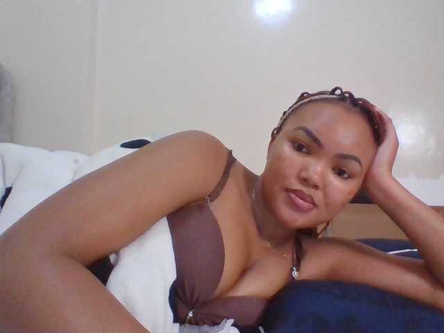 Beautystar12 live cam on BongaCams