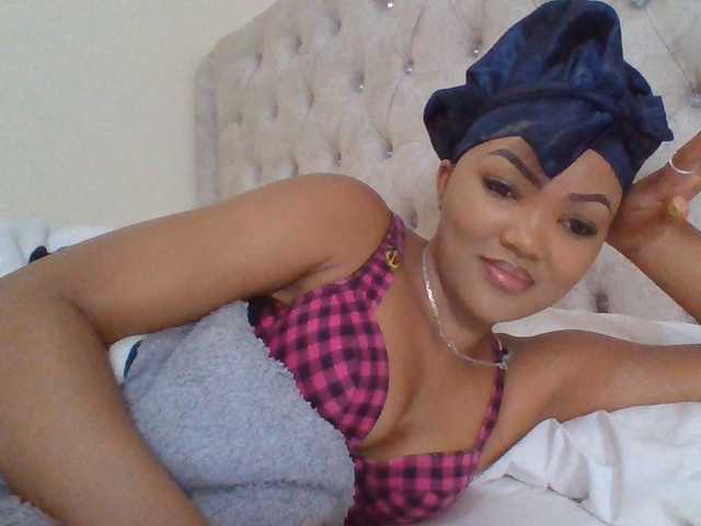 Beautystar12, en directo ahora en BongaCams