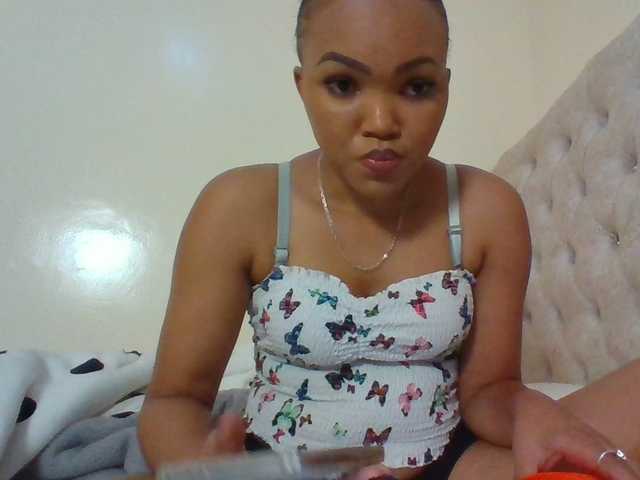 Beautystar12 live cam on BongaCams