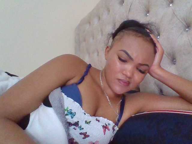 Beautystar12 live cam on BongaCams