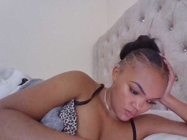 Beautystar12 live cam on BongaCams