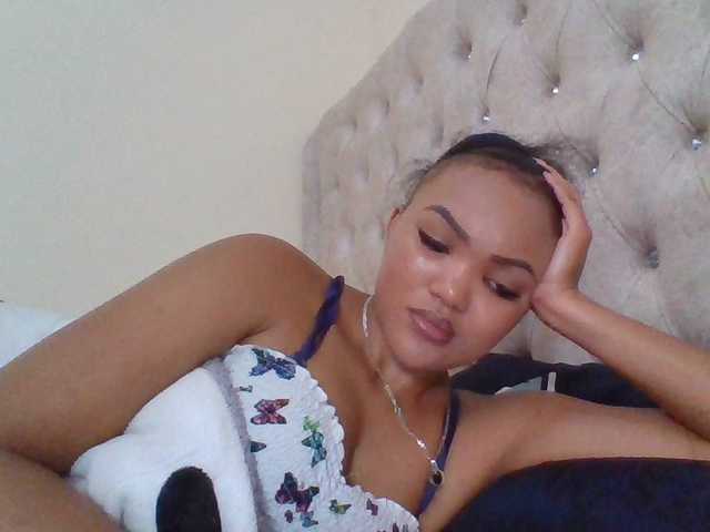Beautystar12 live cam on BongaCams