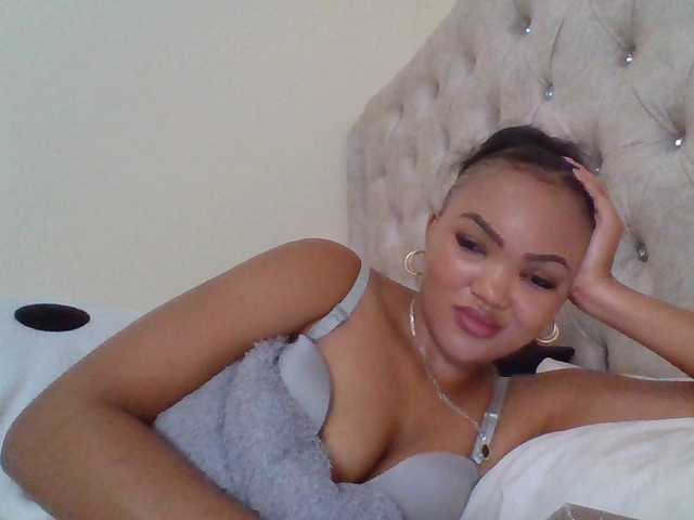 Beautystar12 live cam on BongaCams