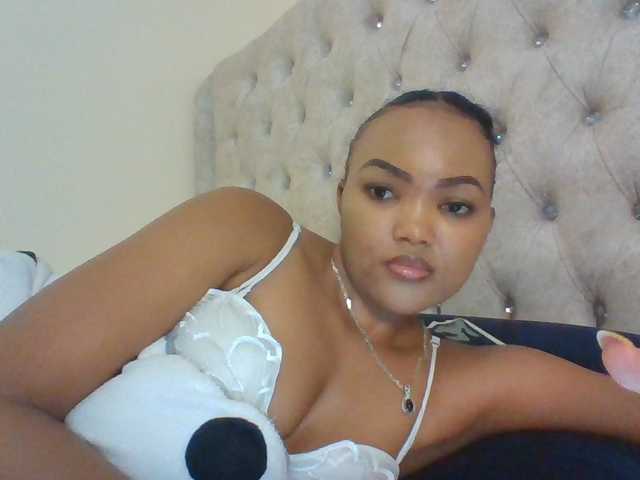 Beautystar12 live cam on BongaCams