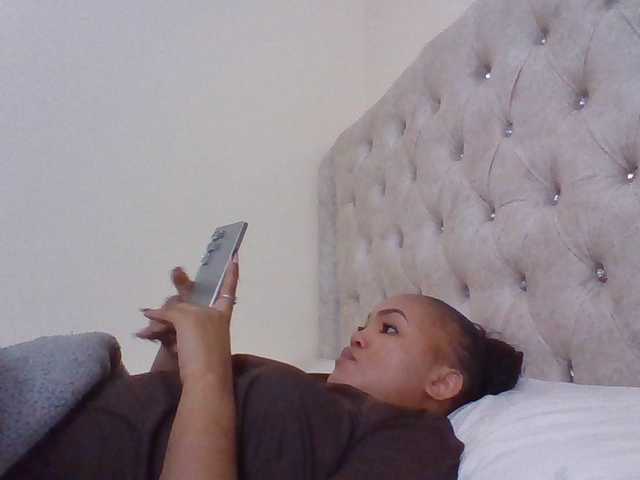 Beautystar12 live cam on BongaCams