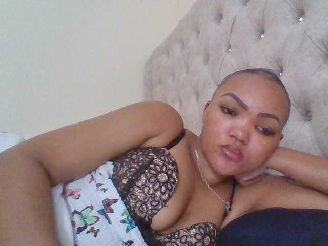 Beautystar12 live cam on BongaCams
