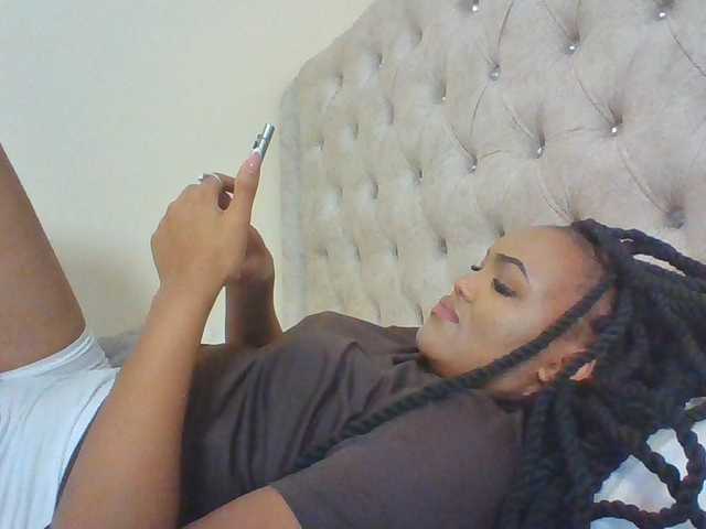 Beautystar12 live cam on BongaCams