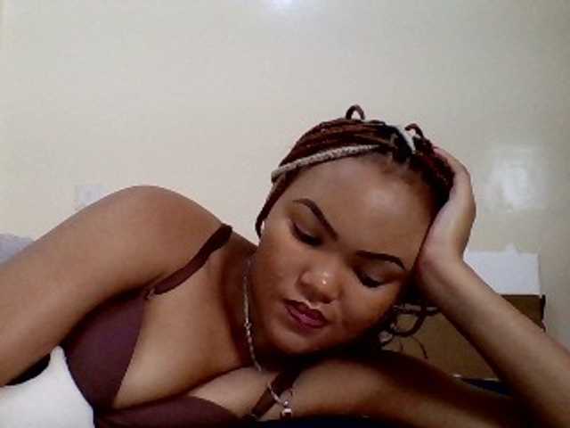Beautystar12 live cam on BongaCams