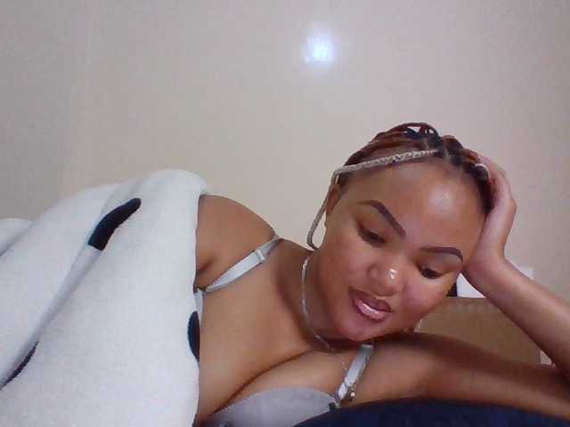 Beautystar12 live cam on BongaCams