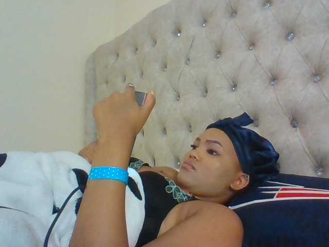 Beautystar12 live cam on BongaCams