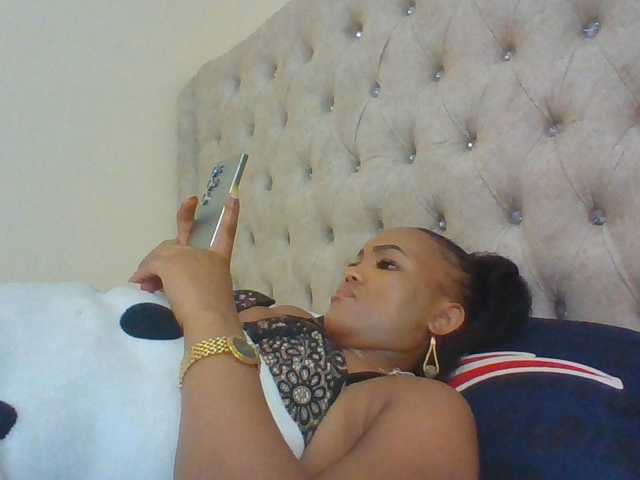 Beautystar12 live cam on BongaCams