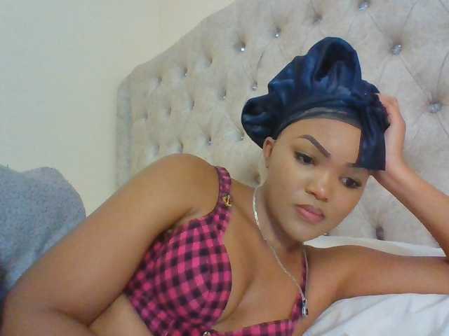 Beautystar12, en directo ahora en BongaCams